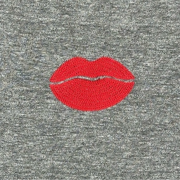 WILDFOX Embroidered Kiss Tee in Heather Gray Size Small (NWOT - no label) - Picture 2 of 9